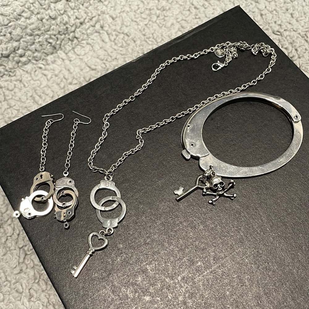 Handcuff jewelry set